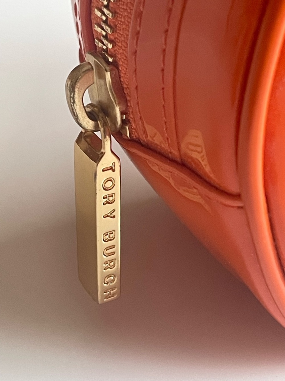 Tory Burch Bright Orange Patent Logo Cosmetic Case - Picture 5 of 5